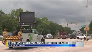 1 person trapped in crash involving tanker truck: Mobile Fire Rescue