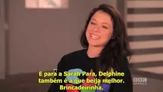 [LEGENDADO] TATIANA MASLANY Answers Who's the Better Kisser Paul or Delphine - ORPHAN BLACK Ask OB