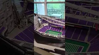 Добавляю огромную ферму LEGO к моей сборке стадиона U.S. Bank 🏗️🏈 #футбол #нфл #спортивныйстадион...
