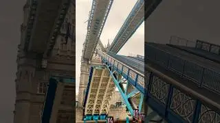 🌉 Tower Bridge Opening & Closing ⛴️ | Engineering Marvel in London, UK 🇬🇧 | 14 Sept 2025 | #shorts