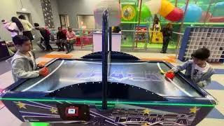 Air Hockey FaceOff !! And I Won 🫰🏻#happy #faceoff #airhockey #challenge #brother #outing #enjoying 