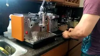 Bezzera Family Lever espresso shot