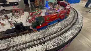 Mus saib Train Show 12-24-2025