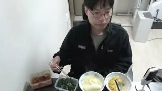 1월 12일 월요일 저녁 카레, 떡국, 나물, 김치