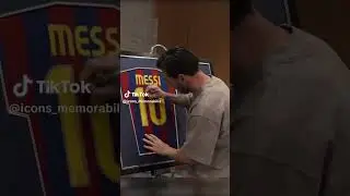 Lionel Messi signing our FC Barcelona shirt🤩