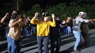 FOKUS BAJU KUNING COKLAT•CARA GOYANG PINGGULNYA MANTAP JOGET WAKATOBI TERVIRAL~LAGU GERY CIDDA