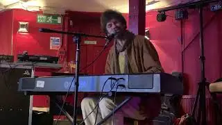 Fyfe Dangerfield - The Defining Ten performance (1)