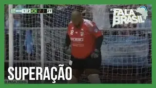 “Big Dia”, goleiro de mais de 150 kg faz sucesso na liga de futsal brasileira