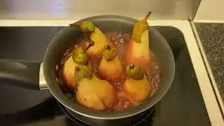 Poached pears in red wine 