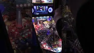 Semi-Intoxicated Old Man plays pinball: Stern: James Bond 007 Pro (Dr. No)