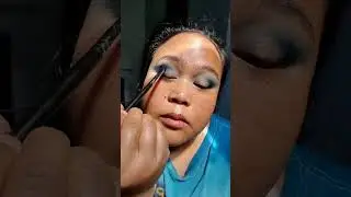 how to do blue and gold eyeshadow. #glam #makeuptutorial #howtodomakeup #howtodoblueeyeshadow