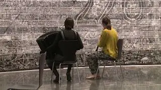 CHALKBOARD. Heather Roche i Eva Z&ouml;llner (clarinet i acordi&oacute;)