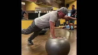 Advanced Shoulder & Core Workout #militaryworkout #shoulderstability #shoulderworkout #pushups #core