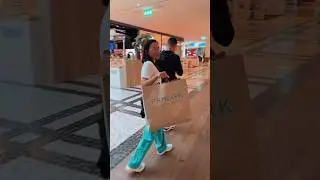 Fomos conhecer a Primark porque para mim &eacute; como se fosse j&aacute; um ponto tur&iacute;stico.Sai de sacola cheia.