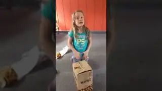 Очаровательный сюрприз для девочки в виде котенка
