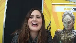 STAR TREK : DISCOVERY Mary Chieffo talking Klingon - best show - Interview - making of