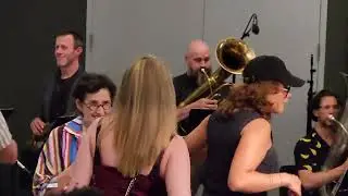 Nuevas Voces: Martin Vejarano & Chia's Dance Party