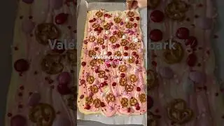 The easiest valentines gift! #chocolatebark #valentinesday #valentinesdayrecipes #baking #diy #food