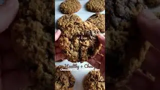 Healthy + Chewy Chocolate Chip Oatmeal Cookies #glutenfree #refinedsugarfree