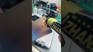 Applicazione colla nera sul bordo del display#riparazione #pctecnology_pomiglianodarco
