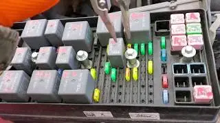 2006 Ford Mustang Power Lock Fuses
