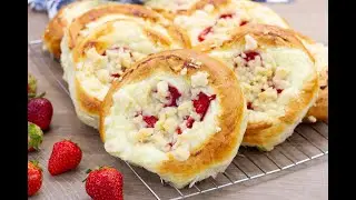 Quark cheese and strawberry sweet buns. Fluffy, fruity, and perfect for breakfast or brunch. #buns