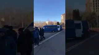Автобус GoBus заблокировали на площади Победы