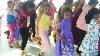 పాపికొండలు బోట్ జర్నీ లో చిన్నారుల  ఆనంద కేళి