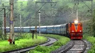 MANGALA EXPRESS THULL GHAT  BANKERS ( GOC WDM3A + KALYAN WAG7s ) 12617