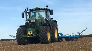 Drilling sugar beet with John Deere 6175r