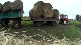 Как поедет китайский минитрактор с двумя прицепами сена? Переставляю два 2ПТС-4 под погрузку рулонов