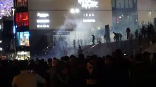 CRS gazent adultes et enfants parvis V&eacute;lodrome  boulevard Michelet OM  / Lyon 12 mai 2019; 0-3