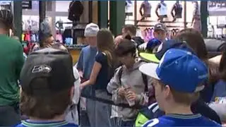 Cooper Kupp meets fans in Tacoma after Super Bowl parade