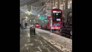 Walking in the snow❄️| Heavy Snowfall December 2022| Central London| Oxford street
