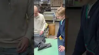 Je gelooft nooit wat er mis is met deze leren jas