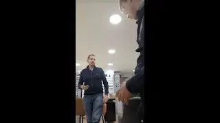 Un opticien parisien se rend compte que ses meilleurs verres anti-lumière bleue sont 100%inefficaces