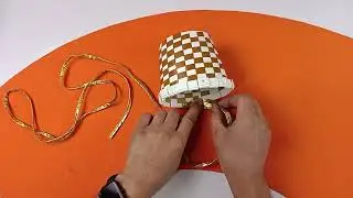 Tissage de paniers faits &agrave; la main | Recyclage | Arts et artisanat | id&eacute;e ! vieux seau en plastique