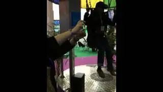 3D VR tech Glasses Virtual Reality has been applied to bungee jumping