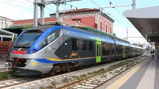 ポンペイ駅を発車する、イタリア国鉄ETR425型