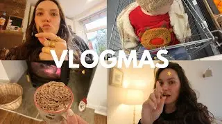 VLOGMAS WEEK 3 ⭐️🎄 festive m&s shop, homemade Christmas sausage rolls, getting through the days 🤧