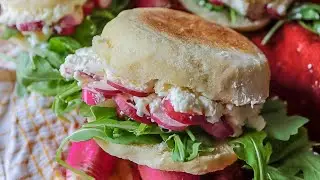 Jak przygotować McMuffin?| English Muffins z rzodkiewką, rukolą i serkiem- sprawdzony przepis