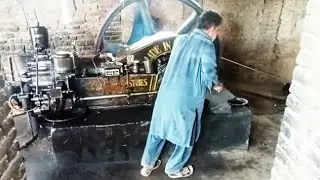biggest diesel engine started amazing - diesel fuel engine - old black desi engine