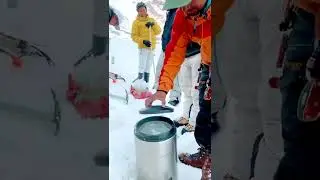 Лед, собранный на леднике Кхардунгла, будет передан Его Святейшеству Далай-ламе в течение следующ...