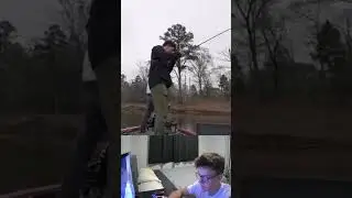 Они поймали одну и ту же рыбу! 🤯