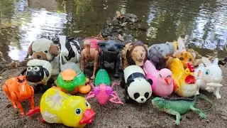 Menemukan banyak mainan hewan sapi, kerbau, unta, gajah, kelinci, bebek, panda, kuda, singa , ayam
