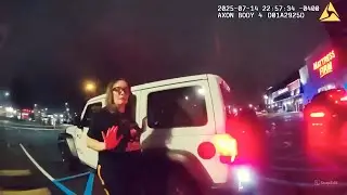 И она пописала в форму. Какая прелесть. БОЖЕ!