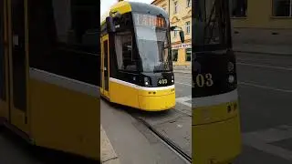Tramvje Plzeň &Scaron;koda ForCity Smart 40T2 z roku 2025 č.403 na lince 1 natočeno 11.7.2025