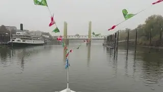 River Cruise sailing the Sacramento River this holiday season