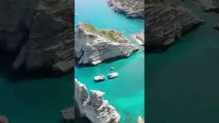 One of the most amazing spot in Greece 🇬🇷 #greece #sailing #lagoon42 #sailingboat #milosisland