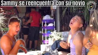 Sammy se vuelve a encontrar con su novio y su padre y arma tremendo escandalo